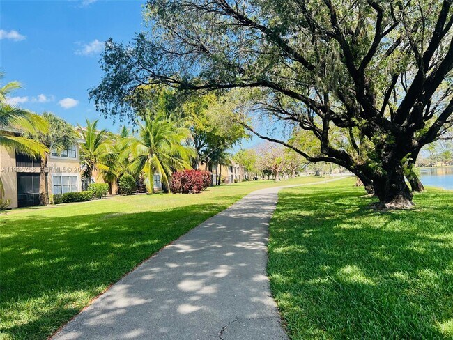 Building Photo - 10670 SW 156th Pl