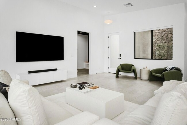 Building Photo - 4002 N 33rd Pl