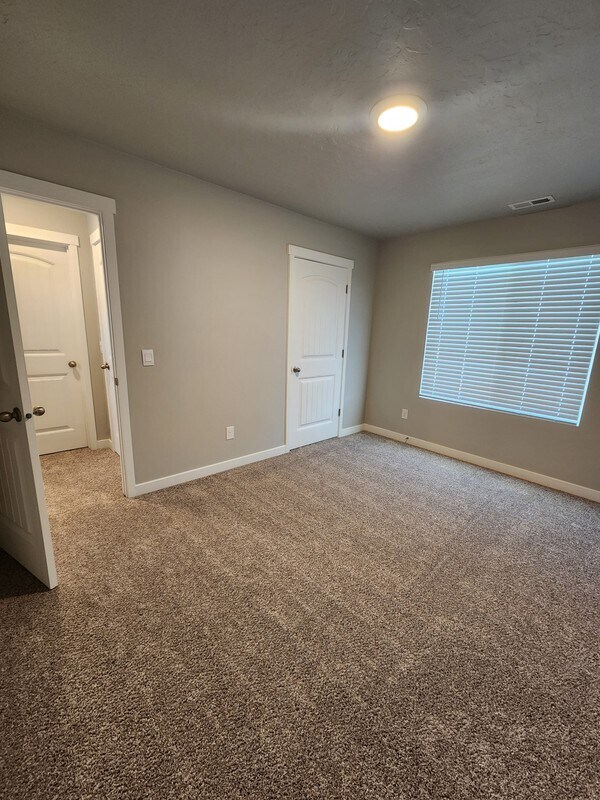 Building Photo - 4186 W 800 S