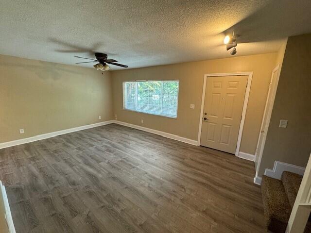 Building Photo - 516 S Plumosa St