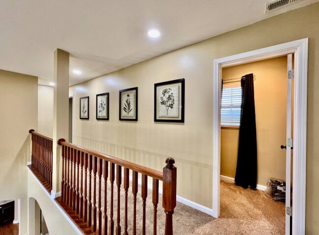 Building Photo - Spacious 4 Bedroom with Gameroom