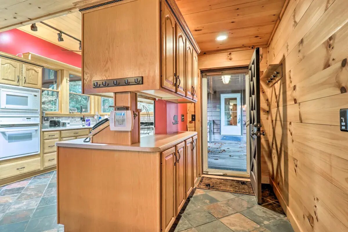 Building Photo - 322 Gobbler Knob Rd