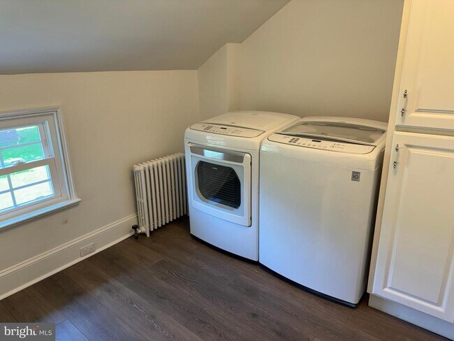 Building Photo - 553 Worthington Rd