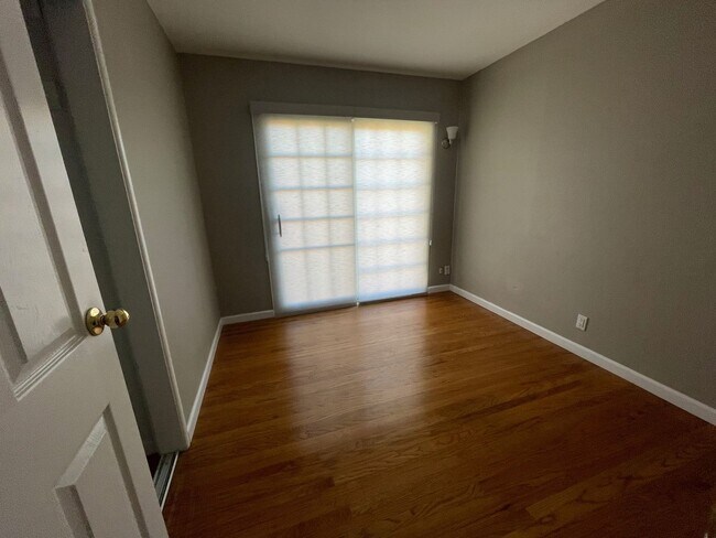 Building Photo - Spacious house with Skylights, Hardwood floors, Family room and Gardener