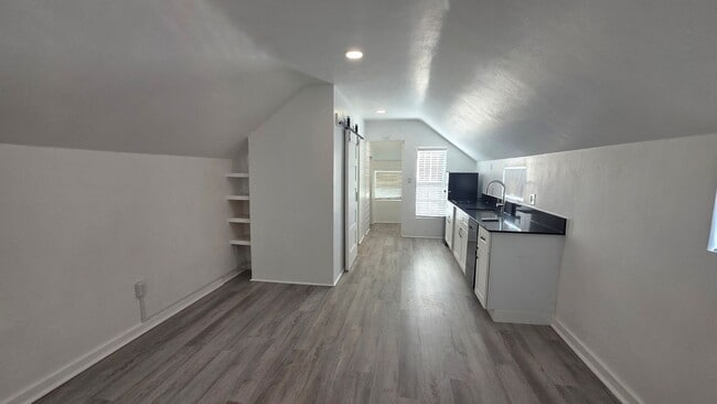 Building Photo - Norman Studio Apartment