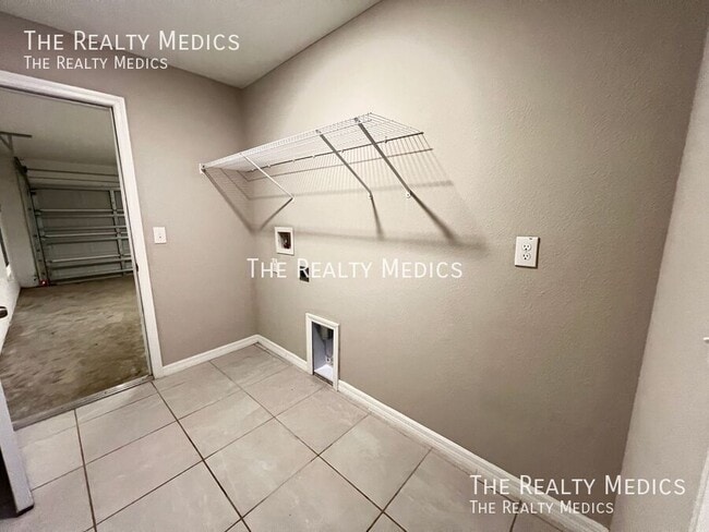 Building Photo - 13063 SW 43rd Ave Rd