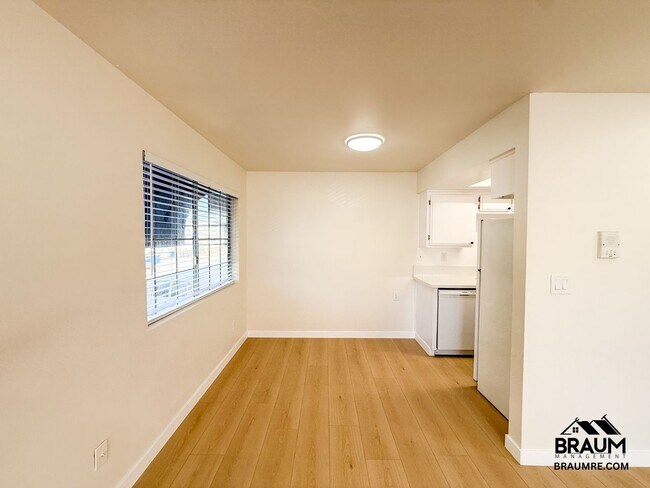 Building Photo - 11228 Huston St