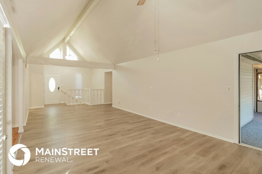 Building Photo - 1815 N Lazy Branch Rd