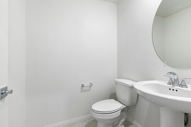 Building Photo - Brand New Build! 3 bed, 2 and 3/4 bathroom Townhouse in the heart of Inspirada's Master Planned C...