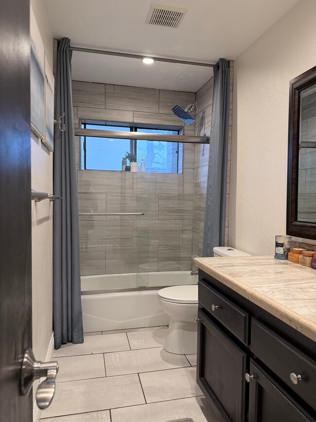 Building Photo - 27464 Meadow Dr