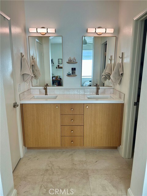 Building Photo - 30902 Club House Dr
