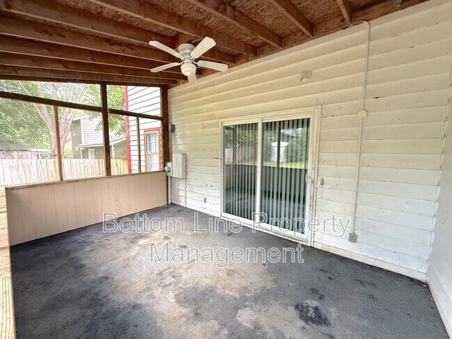 Building Photo - 5301 Rolling Oak Ln