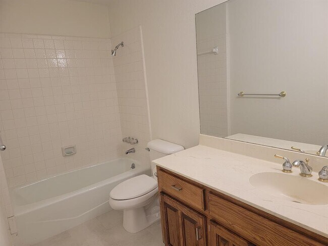 Building Photo - 10403 Pinehurst Dr