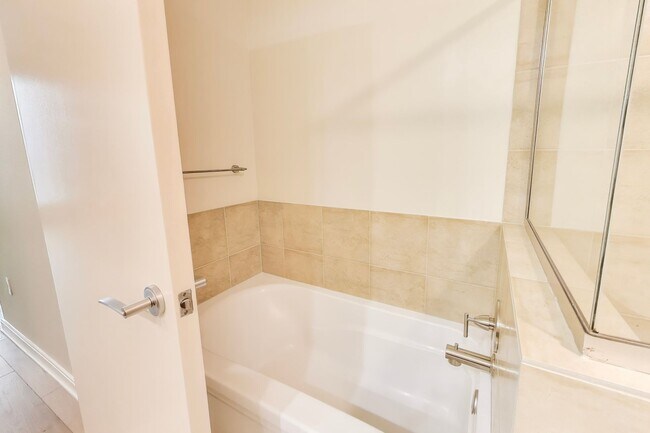 Building Photo - Luxury High-Rise Living | Stunning Bay Bridge Views from the 31st Floor