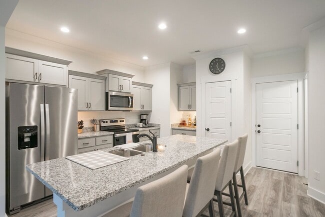 Building Photo - 3337 Alta Ln