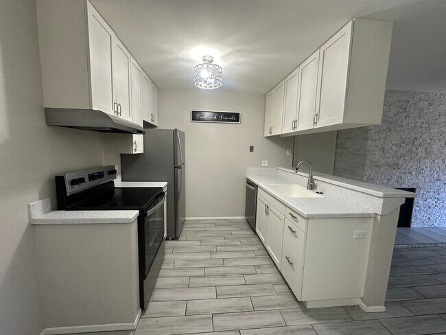 Building Photo - Charming 2 Bed 1 bath Condo