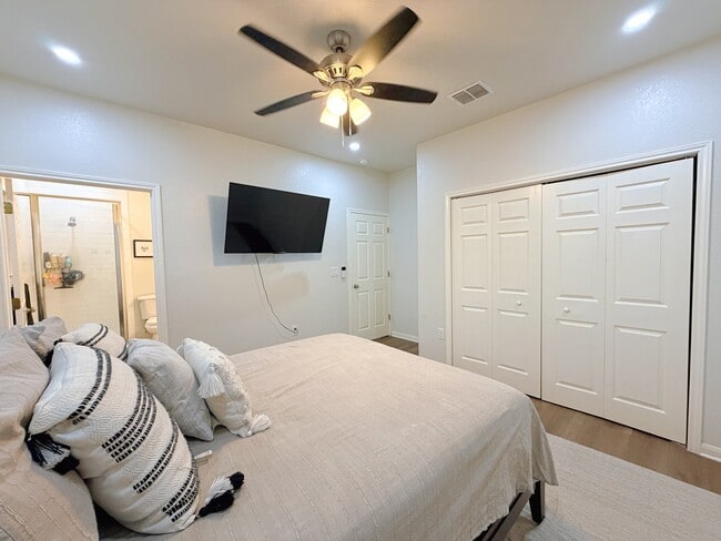 Building Photo - 638 Marbauch Ave