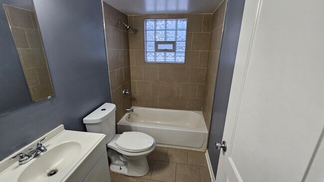 Building Photo - 371 Mackinaw Ave