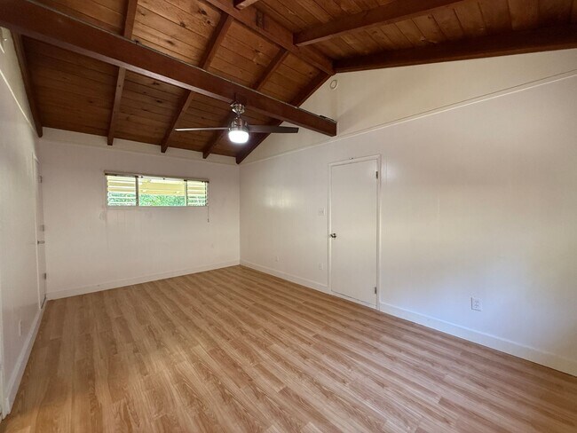 Building Photo - Large Ranch-Style Home in Vista