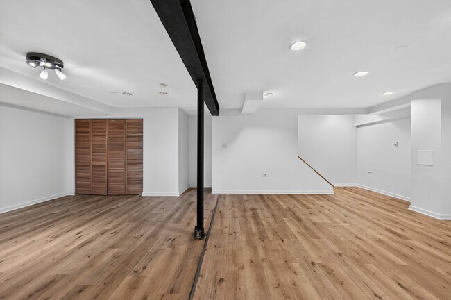 Building Photo - 1301 Brookfield Dr