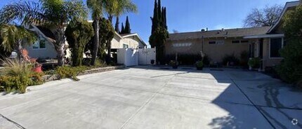 Building Photo - 1473 La Corta Cir