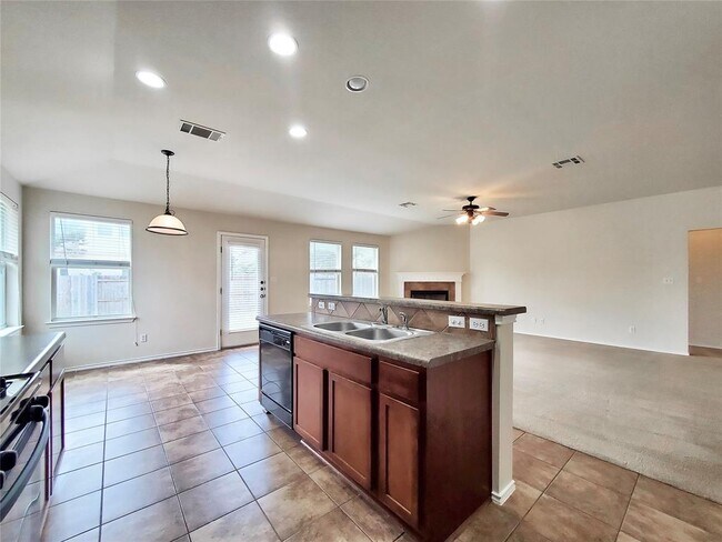Building Photo - 15109 Fernhill Dr