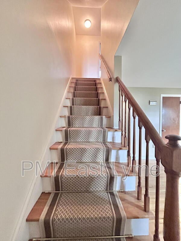 Building Photo - 76 Cloverdale Dr