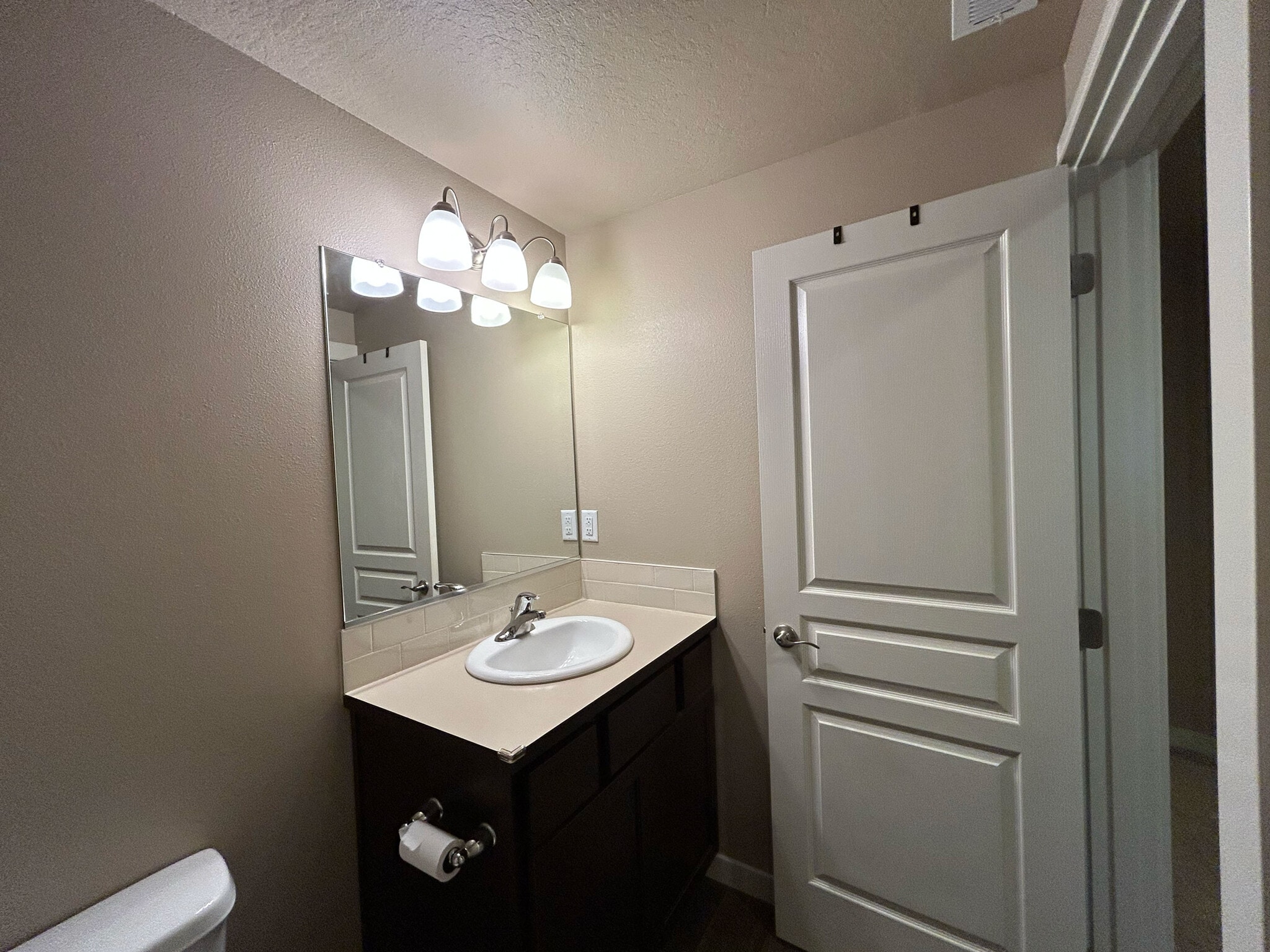 Guest Bathroom - 511 Casting St SE