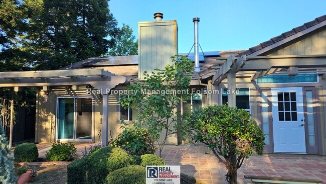 Building Photo - El Dorado Hills 4 bedrooms and 2 baths home with Detached 1 bedroom and 1 bath Cottage