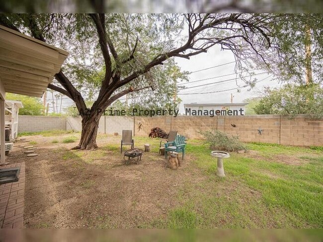 Building Photo - 9430 N 11th Pl