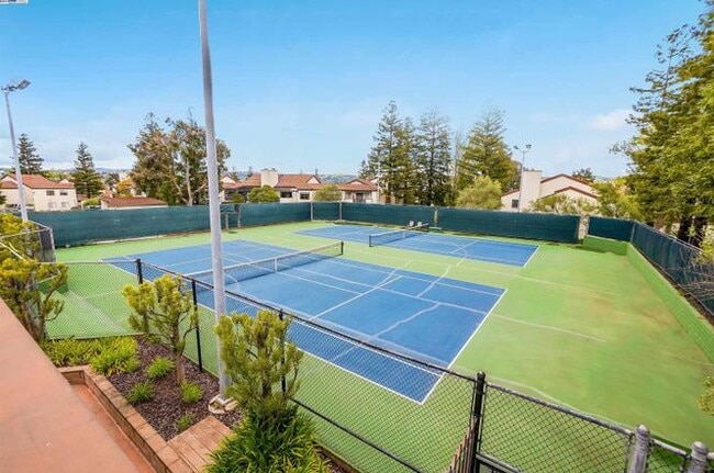 Building Photo - Gary VIlla