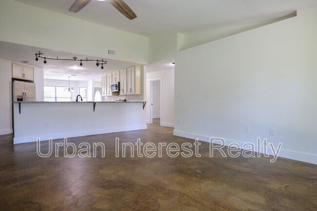 Building Photo - 4658 Sunsail Cir