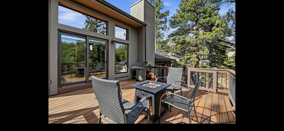 Building Photo - 2074 Foothills Dr S