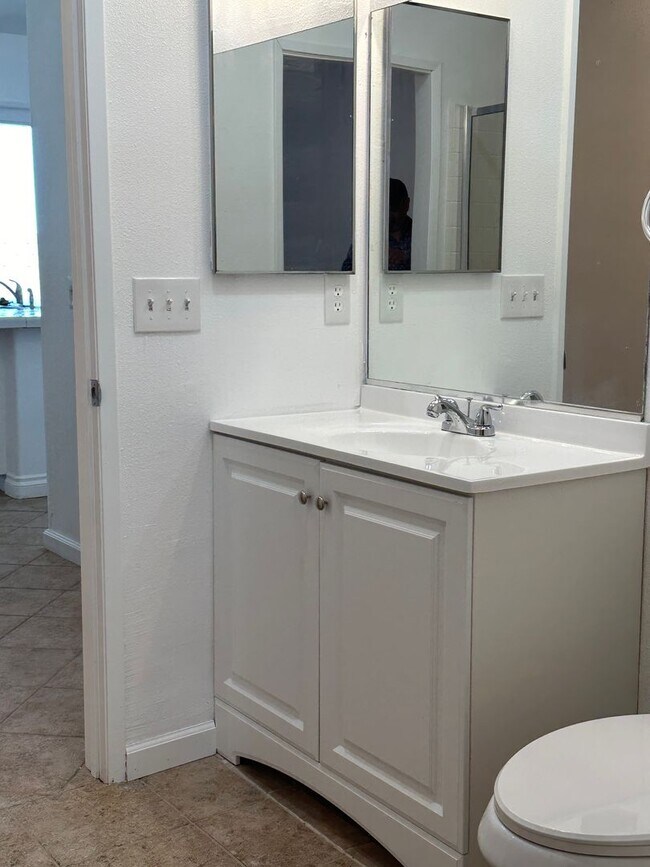 Building Photo - Spacious 4-Bedroom Home with Office, 3 Full Baths, and Modern Amenities