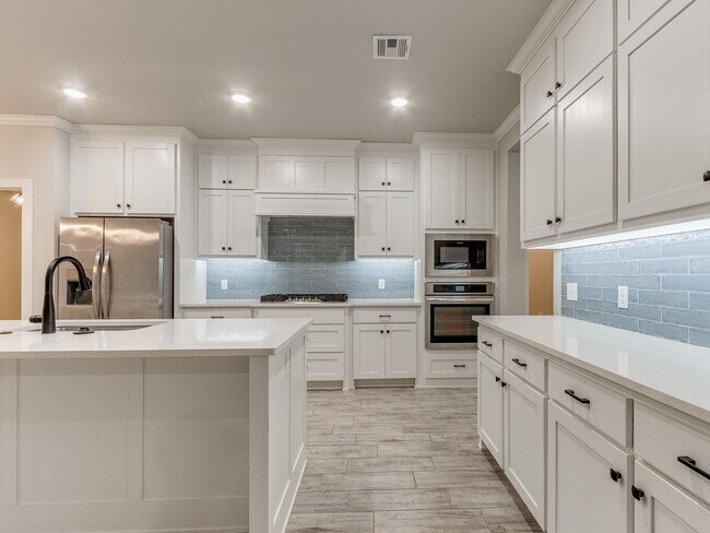 Building Photo - 3201 Hayven Cir