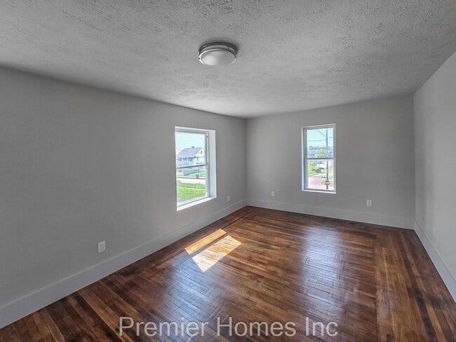Building Photo - 3 Bed Home with Finished Attic & Hardwood Floors – $1,495/mo