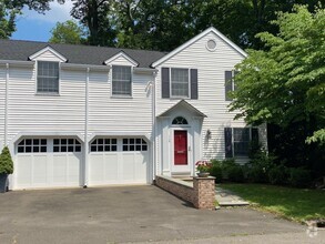 Building Photo - 118 Millport Ave
