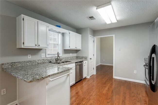 Building Photo - 430 Auldon Ct SE