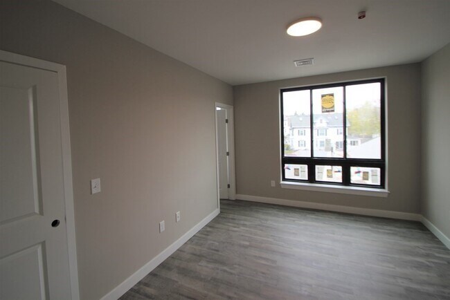 Building Photo - 629 Washington St