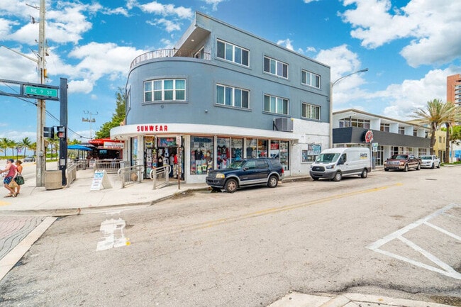 Building Photo - Beachfront Bloo's -2 Units-Ocean View Balc...