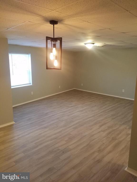 Building Photo - 215 S Pavilion Ave