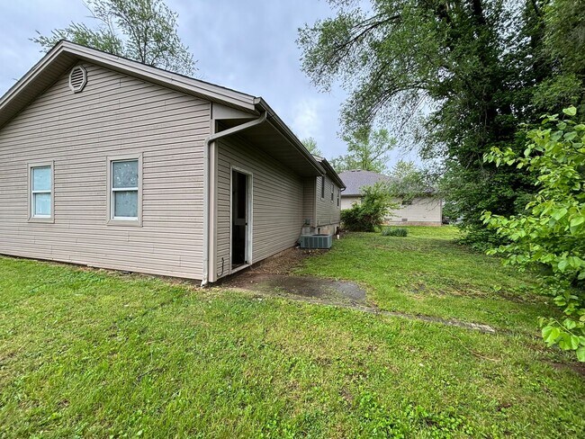Building Photo - Available Now 2 bedroom 1 bathroom with 2 car garage