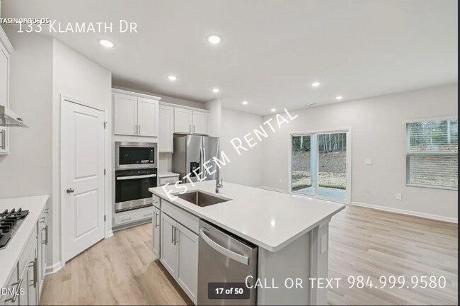 Building Photo - 133 Klamath Dr