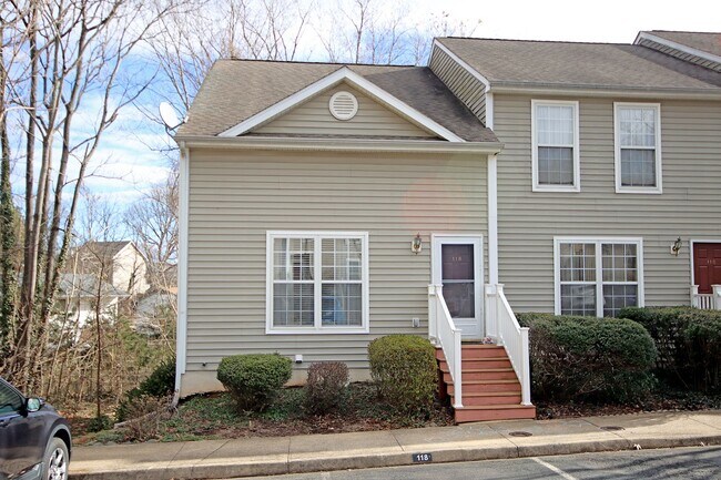 Building Photo - Pet-Friendly End-Unit Ridgecrest Townhome