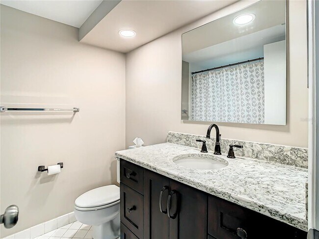 Building Photo - 4575 Cove Cir