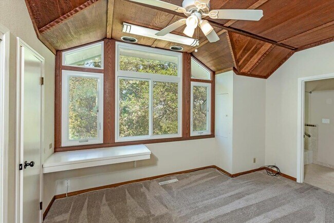 Building Photo - 13434 Old Oak Way