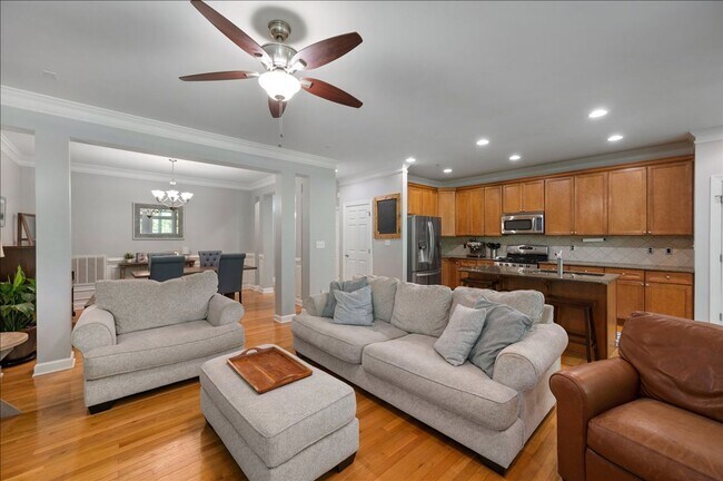 Building Photo - Townhouse in Lake Hogan Farms - 4 bedrooms - Amenities include community pool, tennis and playground