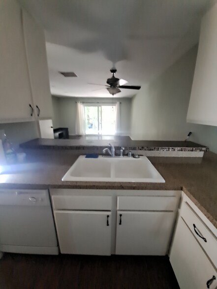 Building Photo - 7131 Farralone Ave