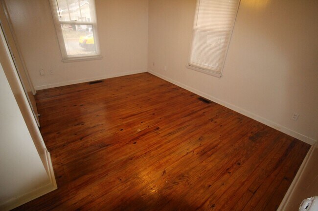 Building Photo - Two Bedroom Home With Fresh Paint And New ...