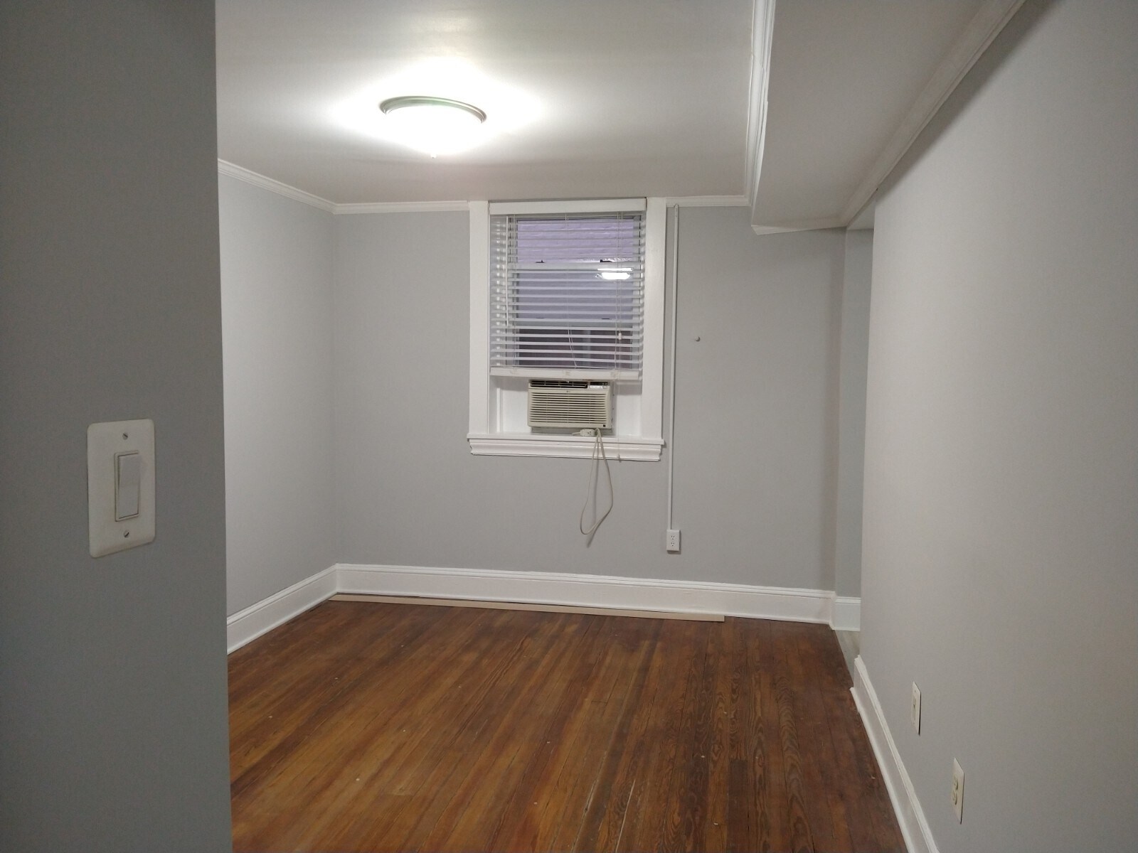 Building Photo - 515 Seward Sq SE